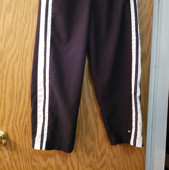 Cute Nike jogger pants, very soft capri length, great condition. Size small. - Picture 2 of 7